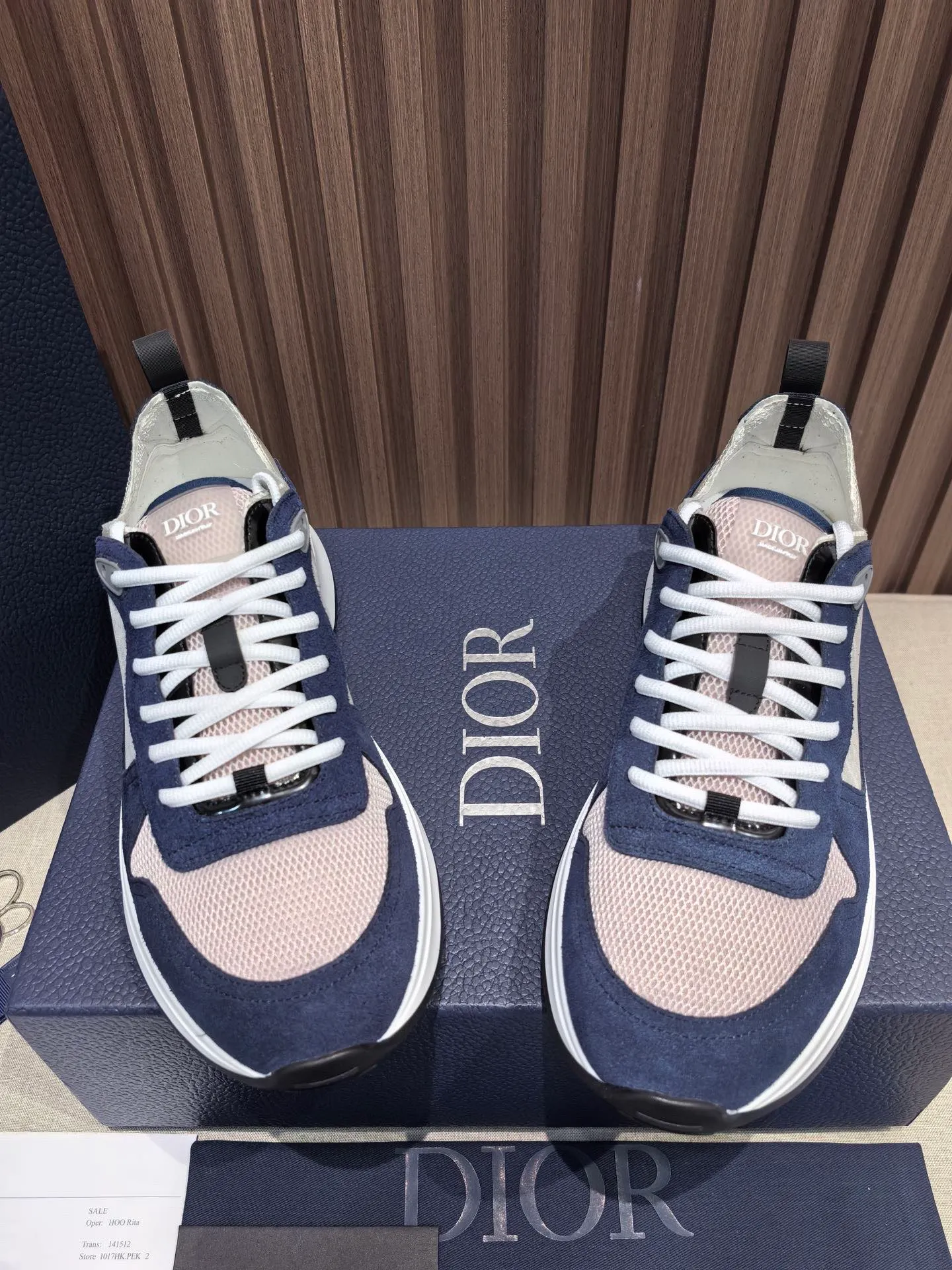 Factory price: 440💰 🔍Top purchasing agent🇮🇹 Dior's super-popular sports shoes, popular for street men, are synchronized with the new product counters. The uppers are made of Italian original imported cowhide and matched with D's customized fabrics. It is a must-have for fashionistas. The complex craftsmanship is perfectly reproduced. Imported soft cowhide foot pads, soles: original soles specially provided by the original factory, exclusive movable molded soles are super comfortable, original factory follow-up goods, 🔍🔍high quality, you can enter and exit the counter at will, welcome to compare, code number 38-45 (46 can be customized and cannot be returned or exchanged)